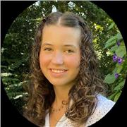 Etudiante, transmet avec enthousiasme sa passion pour la langue et la culture anglo-saxonne